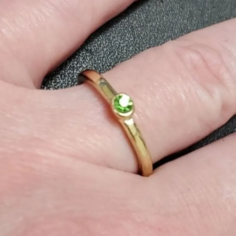 Gold tone green rhinestone ring size 5.5 dainty
